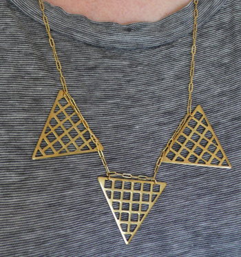 thelooksee_trianglegridnecklace2.png