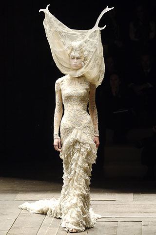 fall2006rtw_alexmcq_2.jpg