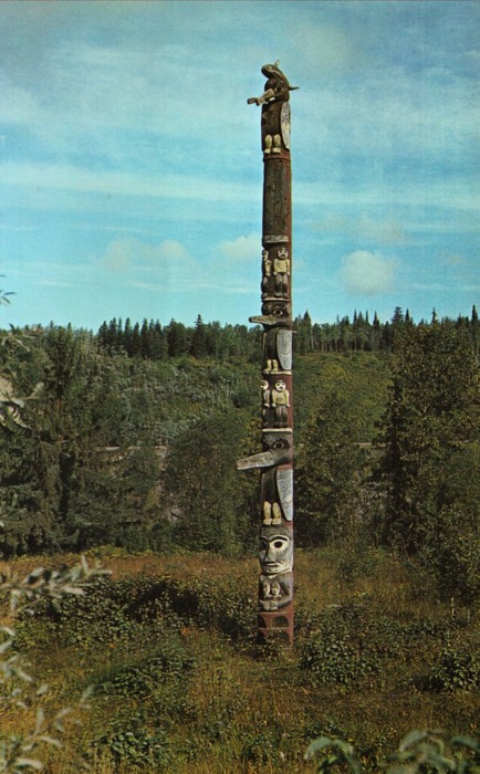 vintage photo, totem, old chum, thelooksee